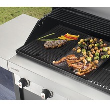 Grătar cu friptură, bacon, legume și cartofi pe grătar