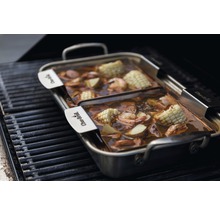 Tigaie de grătar Char-Broil cu fructe de mare, porumb și cartofi pe un grătar