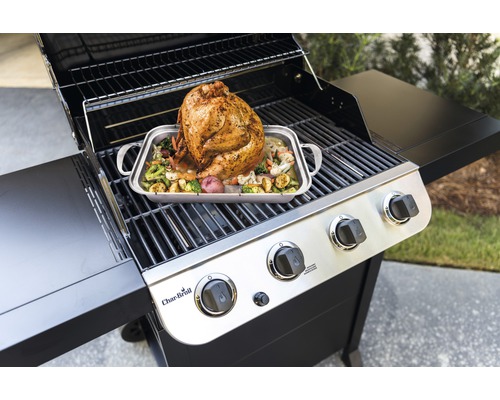 Grătar cu curcan fript și legume pe tavă