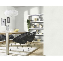 Sufragerie cu masă, scaune, lustră și raft