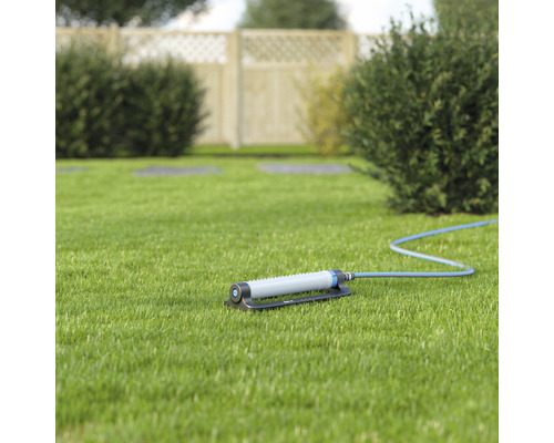 Aspersor de gazon pe gazon cu racord de furtun