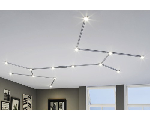 Lumină de tavan cu spoturi rotative în camera de zi