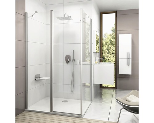 Baie cu cabină de duș, chiuvetă și dulap suspendat