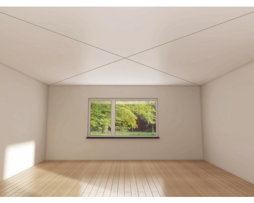 Cameră luminoasă cu fereastră și podea din lemn