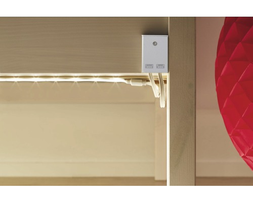 Corp de iluminat LED sub dulap cu cutie de conexiuni și cabluri sub un dulap