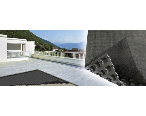 Terasă cu pavaj și folie de drenaj