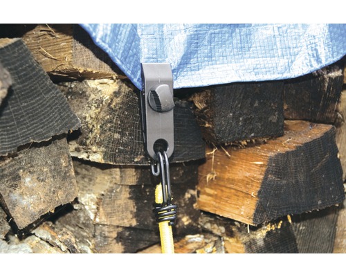 Prelată fixată cu sistem de prindere a prelatei pe stiva de lemn