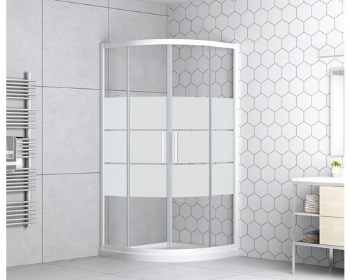 Cabină de duș cu elemente de sticlă semitransparente în baie