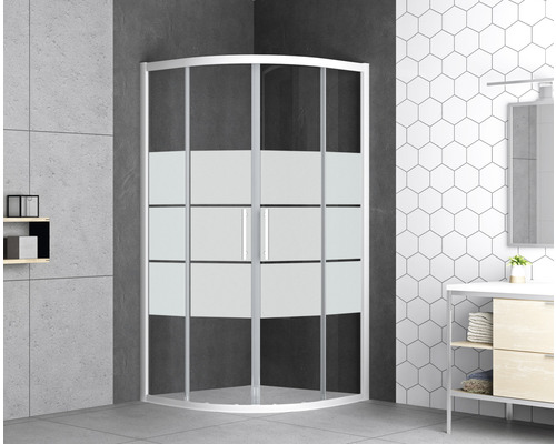 Cabină de duș pe colț cu elemente din sticlă mată într-o baie