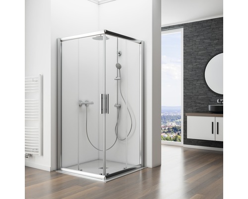 Baie cu duș, chiuvetă și oglindă