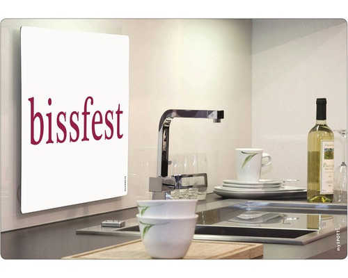 Scenă de bucătărie cu protecție împotriva stropilor și inscripția rezistent la mușcături