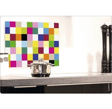 Scenă de bucătărie cu oală și protecție de perete colorată