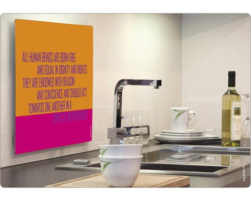 Placă decorativă cu citat într-o scenă de bucătărie