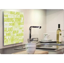 Protecție perete bucătărie cu motiv cu nume de orașe