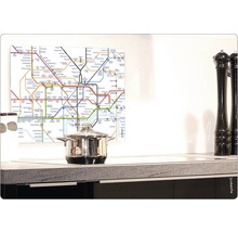 Protecție perete bucătărie cu harta metroului londonez și oală pe aragaz