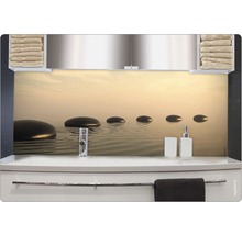 Chiuvetă de baie cu panou decorativ cu pietre, dozator de săpun și prosoape