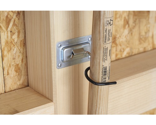 Suport metalic cu unealtă pe perete de lemn