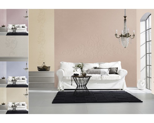 Living cu diverse modele de perete și modele florale