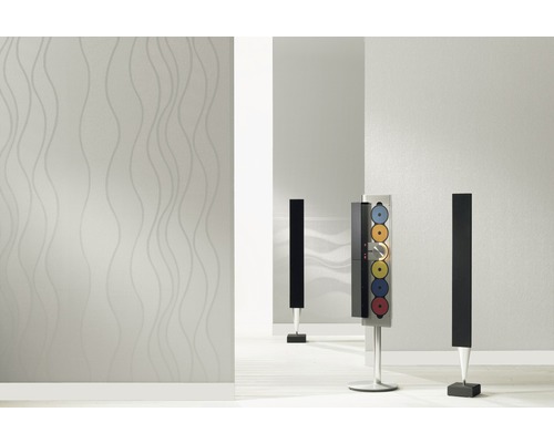 Cameră luminoasă cu tapet de design și difuzoare