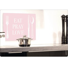 Scenă de bucătărie cu oală și protecție împotriva stropilor