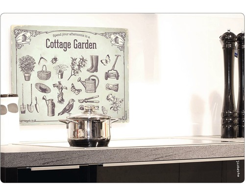 Imagine decorativă de perete cu motive de grădină într-o bucătărie