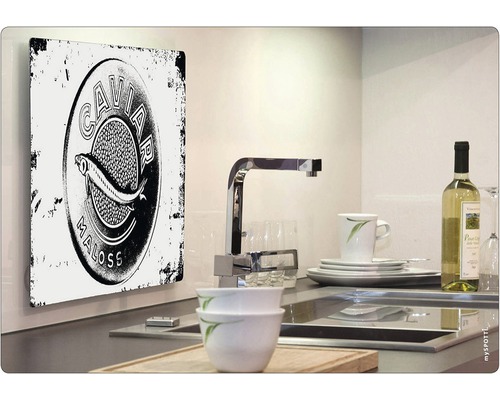 Scut decorativ de perete cu motiv de caviar într-o bucătărie