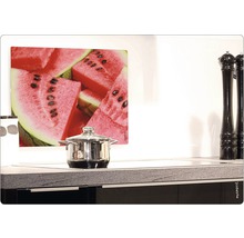 Placă decorativă cu model de pepene verde pe un blat de bucătărie