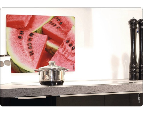 Placă decorativă cu model de pepene verde pe un blat de bucătărie