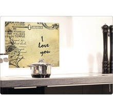 Scenă de bucătărie cu oală și protecție împotriva stropilor cu inscripție