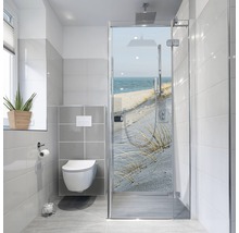 Baie cu cabină de duș fără cădiță, toaletă și fereastră