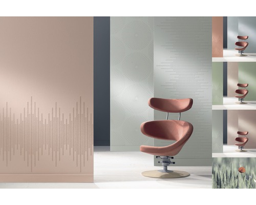 Design interior cu un scaun pivotant modern în fața unui perete cu model geometric