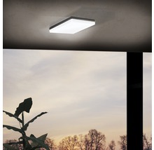 Lumină de plafon pătrată în cameră cu lumină naturală
