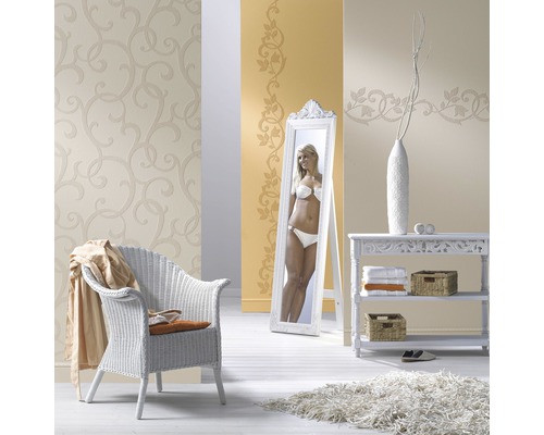 Tapet vlies 9431 Patent Decor 3D alb 10,05x0,53 m Cameră de zi decorativă cu tapet cu motive florale, oglindă, fotoliu din ratan și comodă