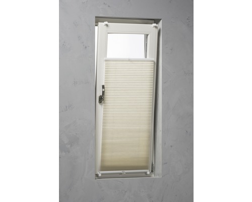 Rulou plisată pe fereastră pentru reglarea luminii și intimitate