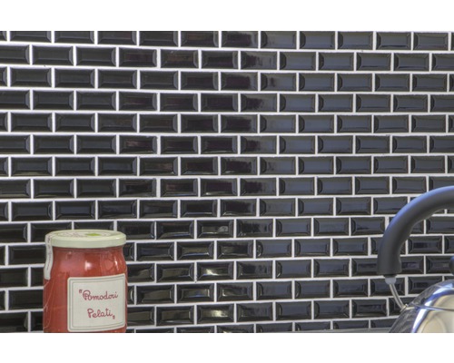 Faianță de perete în stil metro, lucioasă, ca placare în bucătărie