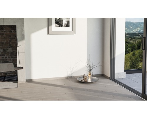 Cameră luminoasă cu grătar, tablou, decorațiuni și ușă glisantă