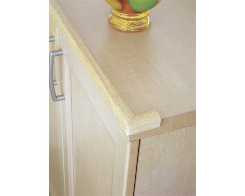 Imagine detaliată a unei piese de mobilier cu profil de margine