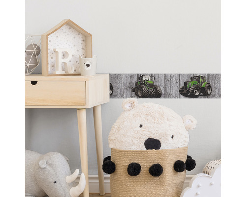 Decoratiune pentru camera copiilor cu bordură cu motiv tractor
