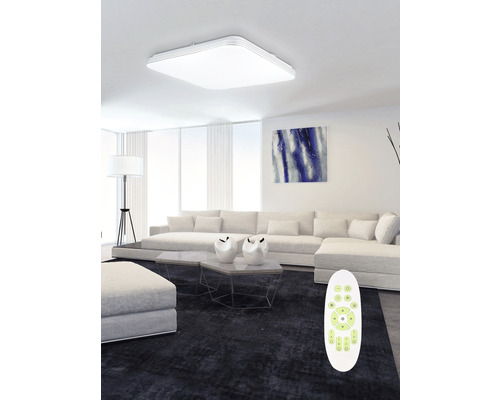 Plafonieră LED pătrată cu telecomandă într-o cameră de zi