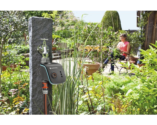 Sistem de control al irigațiilor Gardena la robinet în grădină