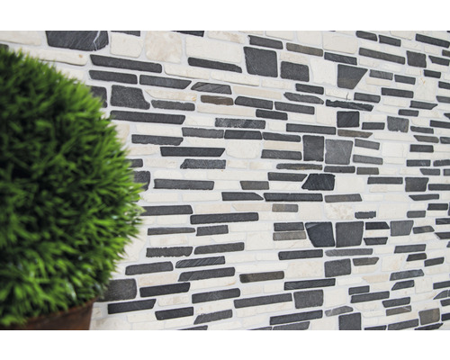 Placare perete cu aspect de piatră și decorațiune