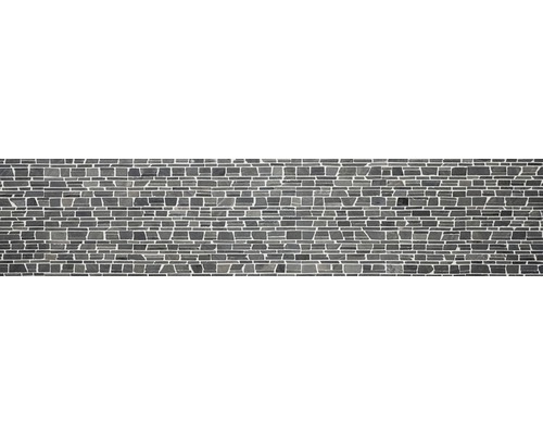 Perete de gresie mozaic cu pietre de forme neregulate