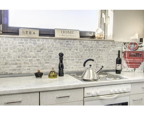 Scenă de bucătărie cu aparate de bucătărie și decorațiuni