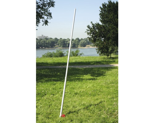 Uscător de rufe telescopic din aluminiu pe un gazon