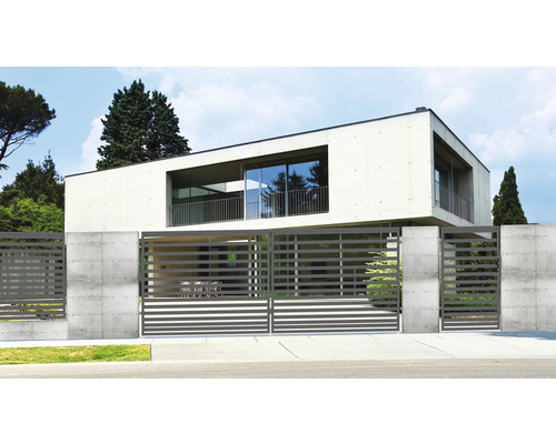 Casă modernă cu poartă glisantă și gard de beton pentru exterior