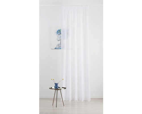 Cortină albă transparentă în cameră