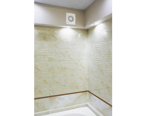 Baie cu gresie de perete, cadă și ventilator