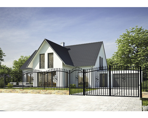 Casă cu gard și poartă