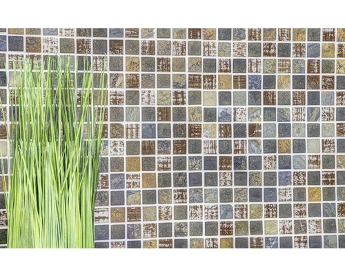 Perete de gresie mozaic cu decor