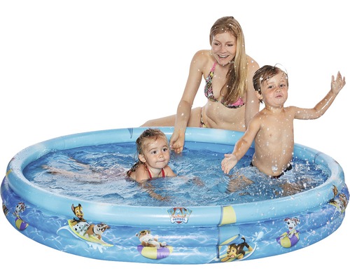 Piscină gonflabilă cu motive Paw Patrol, cu copii și o femeie în apă.